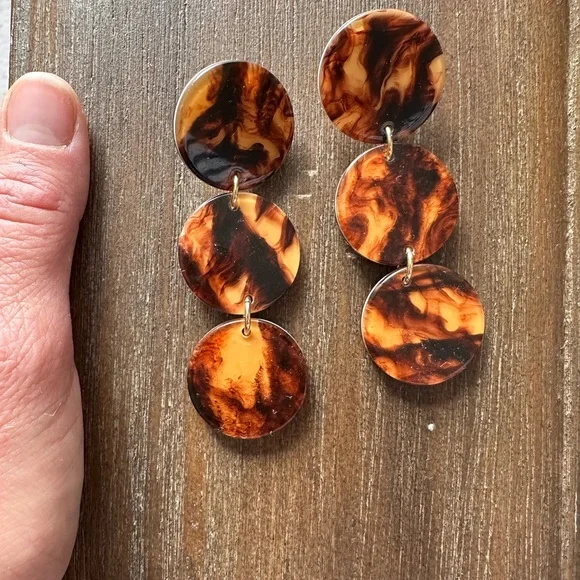 J Crew Vintage Tortoiseshell earrings - Picture 2 of 3